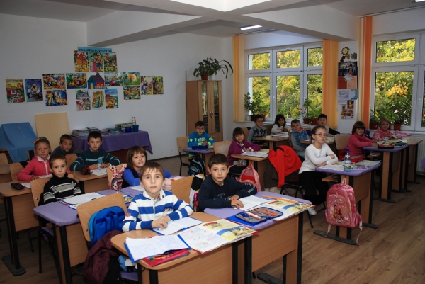 Elevi ai Scoalii gimnaziale din Bogdana
