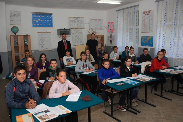 Elevi ai Scoalii gimnaziale din Bogdana